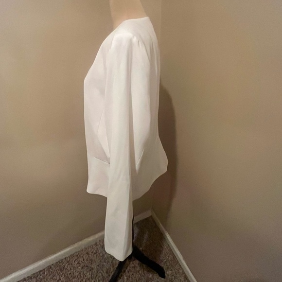 Ann Taylor Elegant Collarless White  Blazer, size Large - Picture 3 of 5